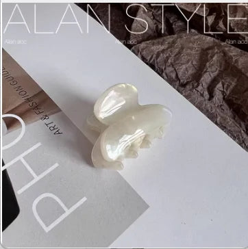 3.5cm Small Hairclaw Acetate Hair Crabs for Girls Cute Heart Shaped Hairclips Women Hair Accessories Hair Pins and Clips