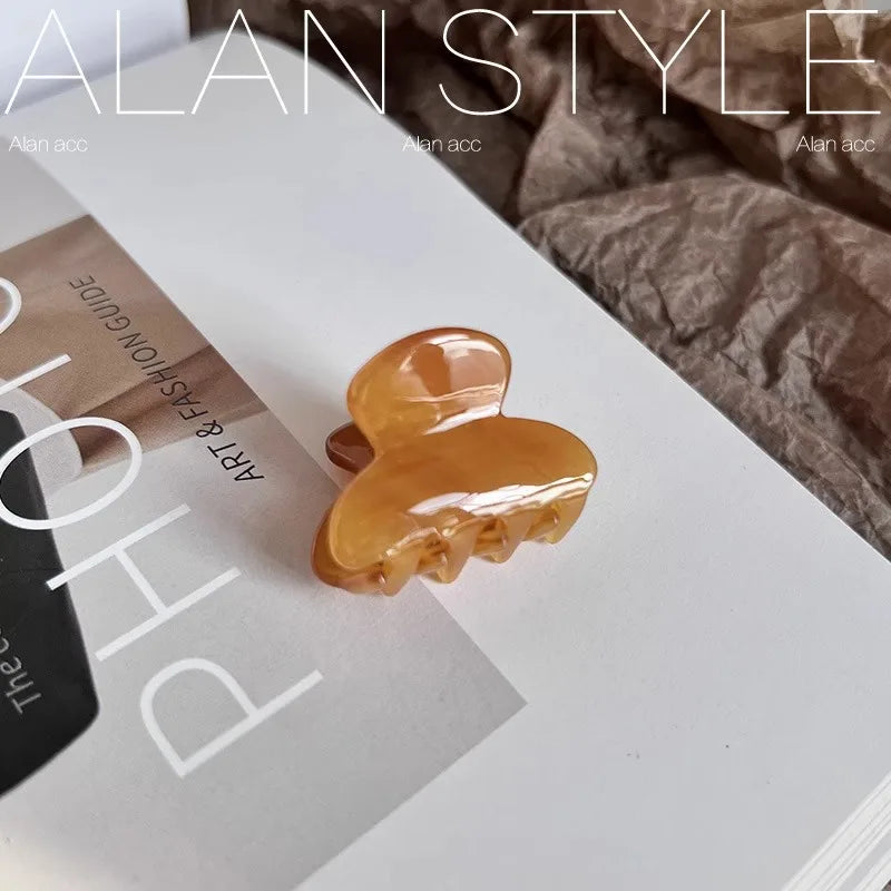 3.5cm Small Hairclaw Acetate Hair Crabs for Girls Cute Heart Shaped Hairclips Women Hair Accessories Hair Pins and Clips